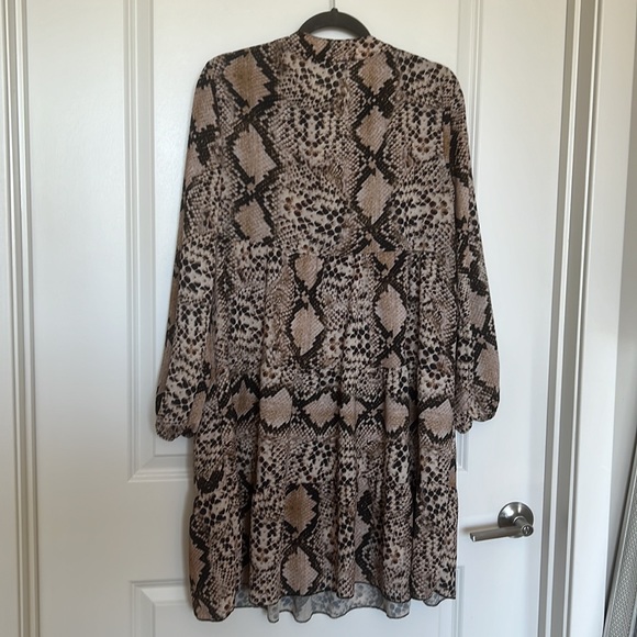 Boohoo Snake Print Smocked V Neck Dress Women’s US 14 - Picture 6 of 6